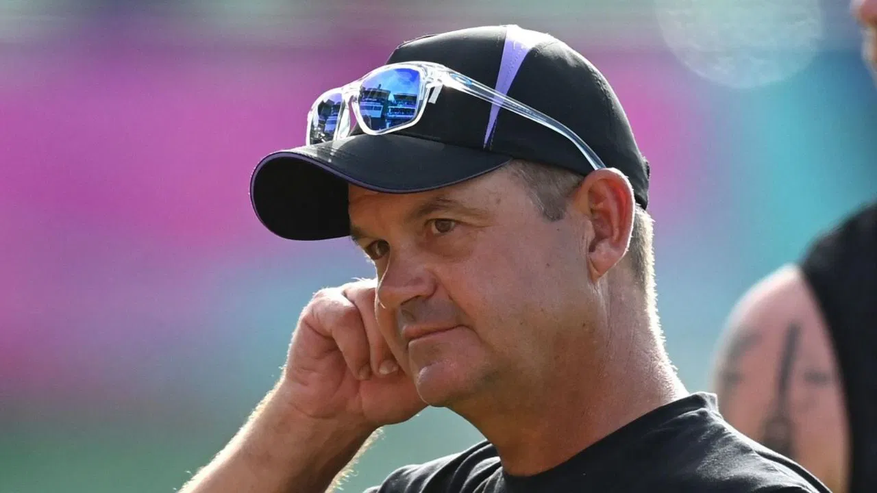 The Big Bash League 2024-25: Matthew Mott Joins Sydney Sixers as Assistant Coach, Inspiring Team Strategy